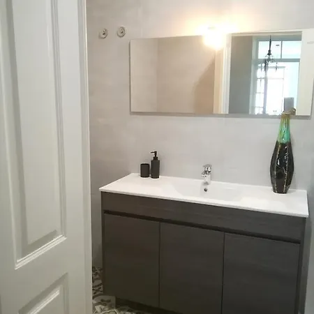 Апартаменти Alfama Services *