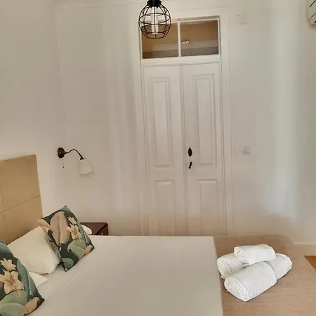 Alfama Services Apartament *