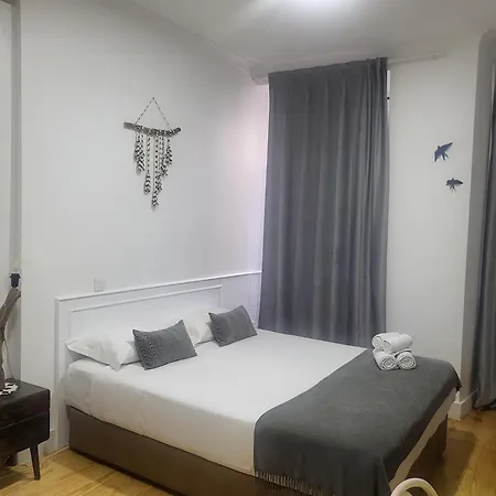 Alfama Services Apartament *