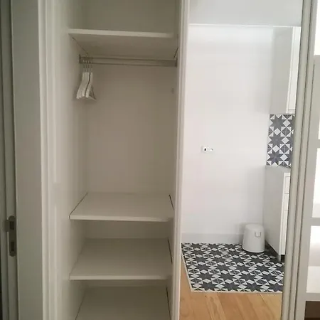 Apartament Alfama Services *