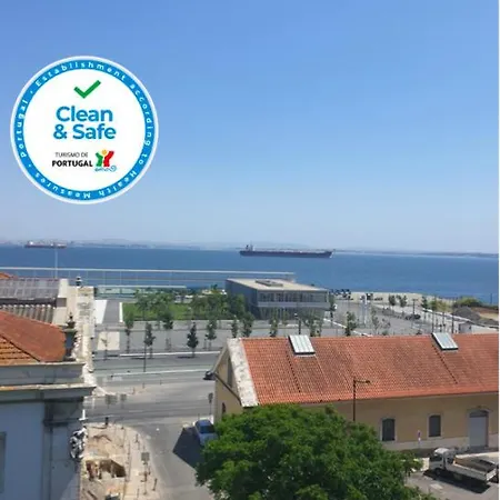 Alfama Services Apartament *