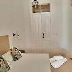 Alfama Services Apartament *